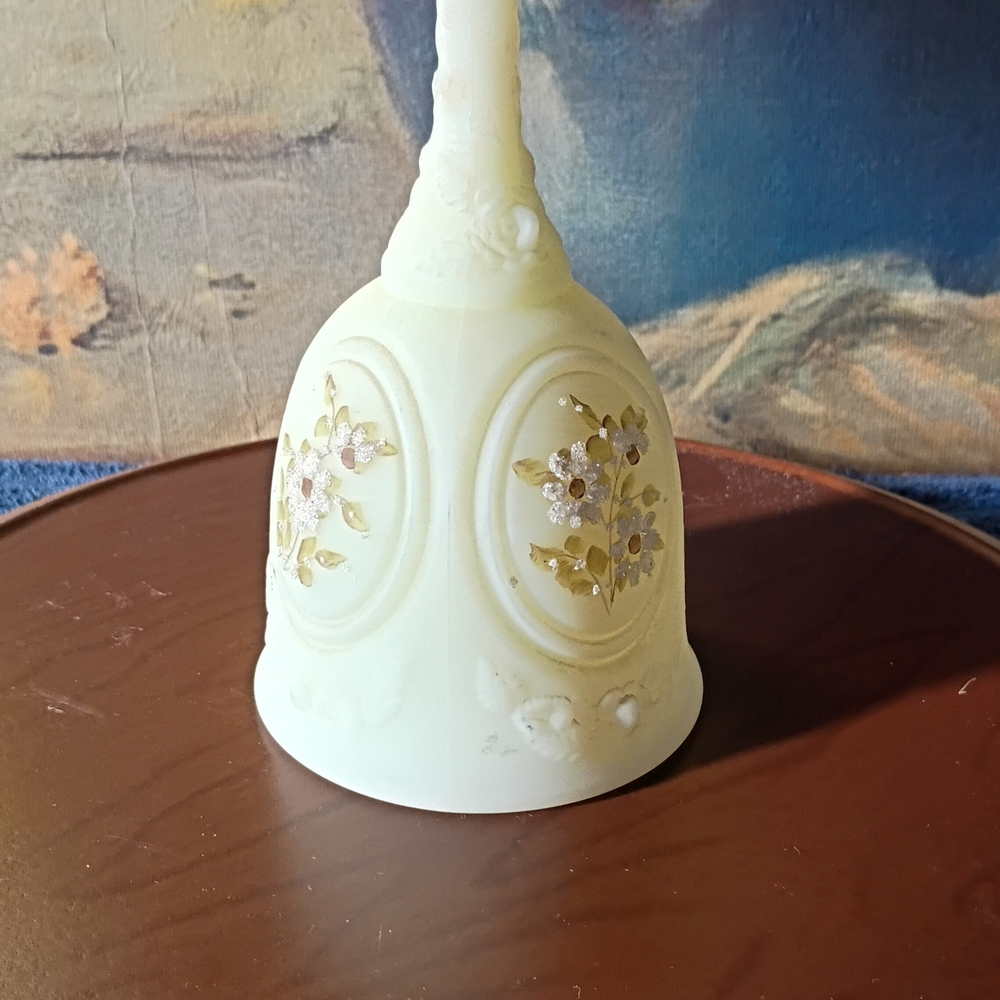 Fenton Uranium Custard Decorative Bell
